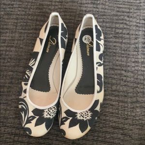 Women’s flats size 6 1/2